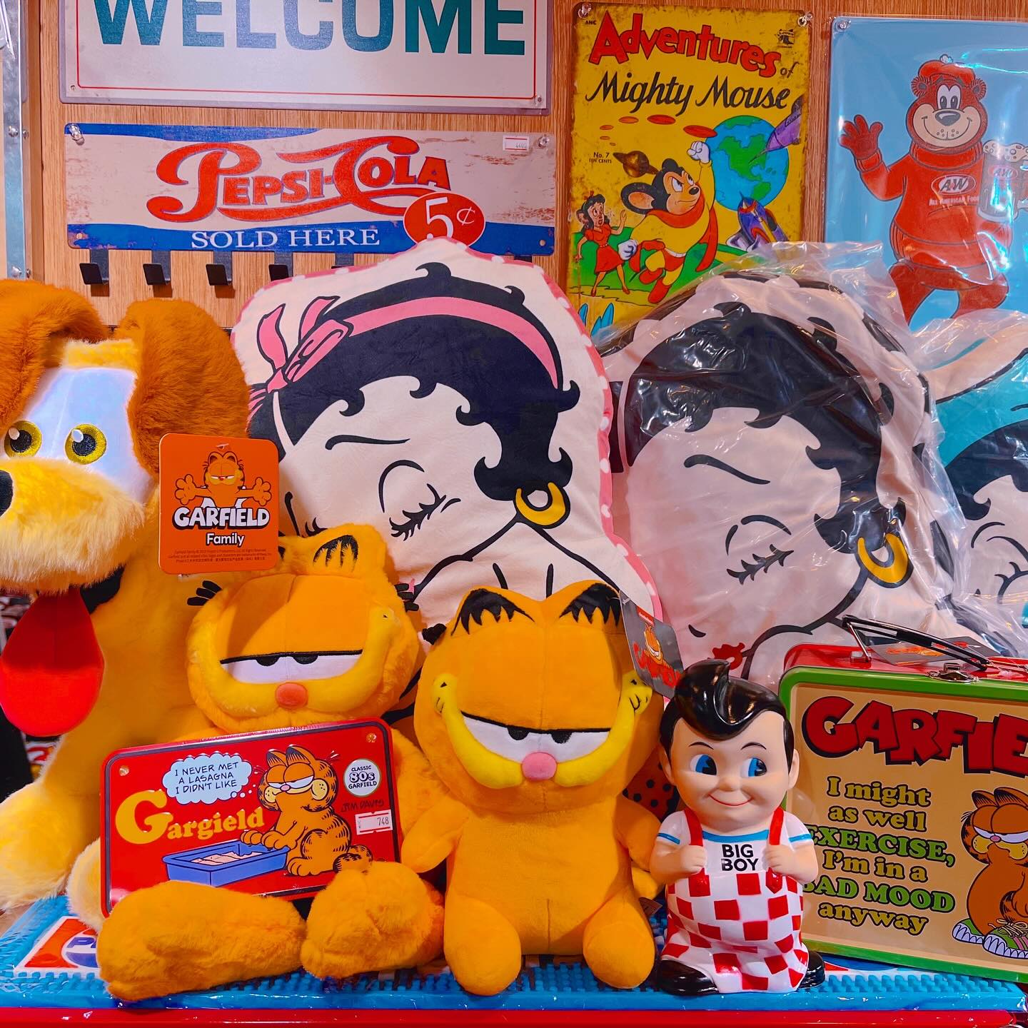 NEW ITEM BIG BOY(ビッグボーイ) コインバンク ¥3,080 アメリカン雑貨といえばこれ！！ 取り出し出来るタイプの貯金箱です！  1つ飾るだけで一気にアメリカンな気分に なれちゃいますよ🧸 #ビッグボーイ #bigboy #コインバンク #貯金箱 #アメリカン雑貨 #雑貨屋  #雑貨屋 ...