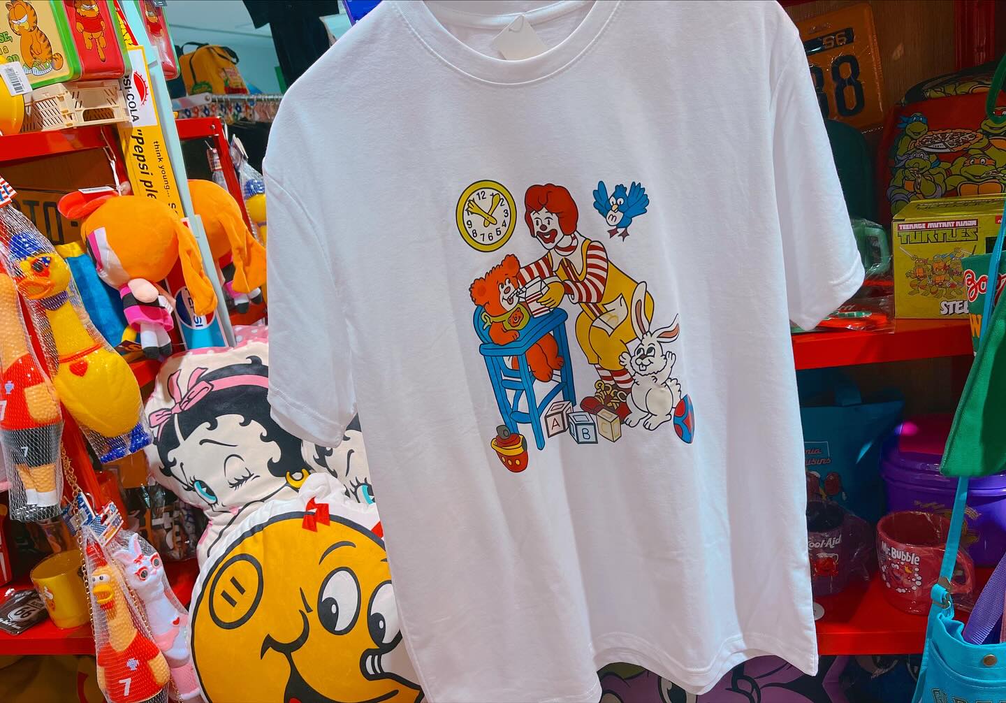NEW ITEM マクドナルド Tシャツ ¥3,300 オールシーズンOK！ 涼しくなっ 