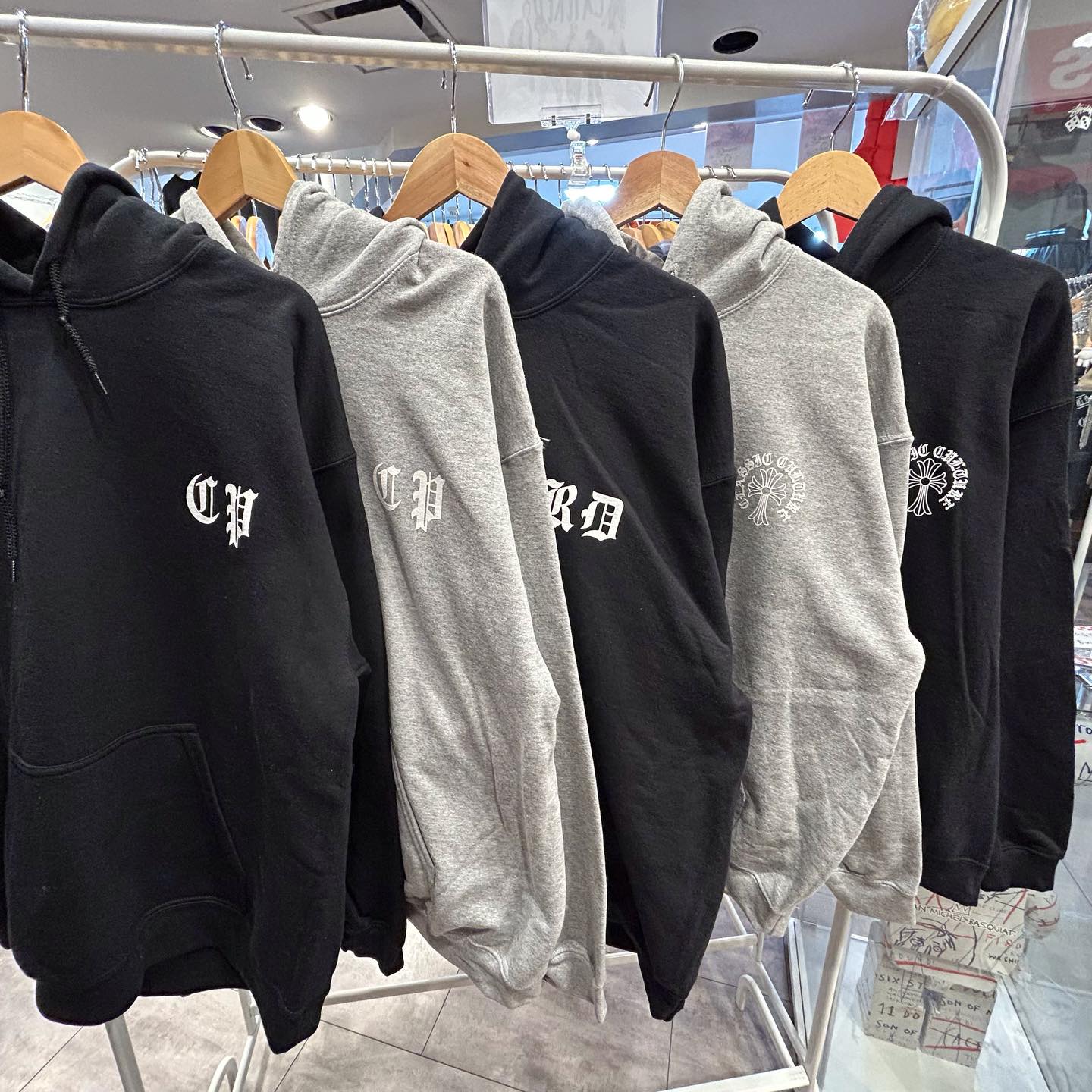 古着倉庫Ati郡山店- ︎Restock 人気のデザインパーカー再入荷しました 